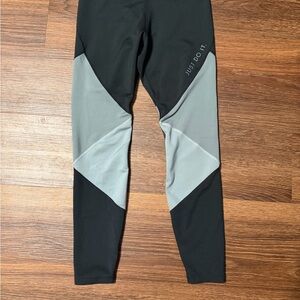 Nike Black and Gray Colorblock Leggings